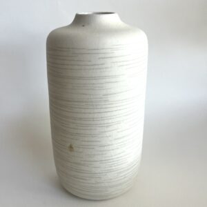 Vase med vandrette skraveringer